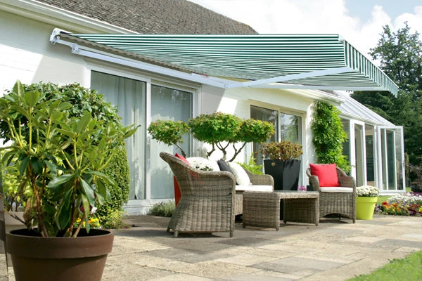 3.0m Half Cassette Manual Awning, Green And White Stripe (4.0m Projection) 3 3.0m Half Cassette Manual Awning, Green And White Stripe (4.0m Projection)